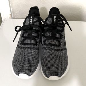 Adidas cloud foam comfort tennis shoes